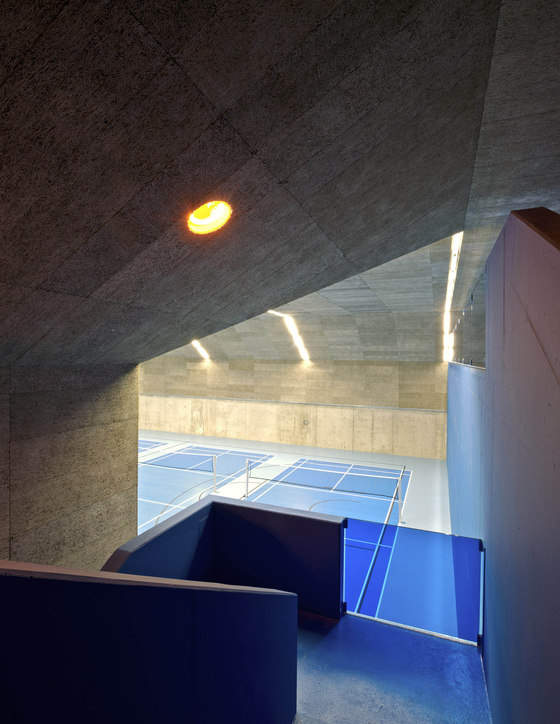 M+V merlini & ventura architectes-La Veyre et l'endroit du tennis