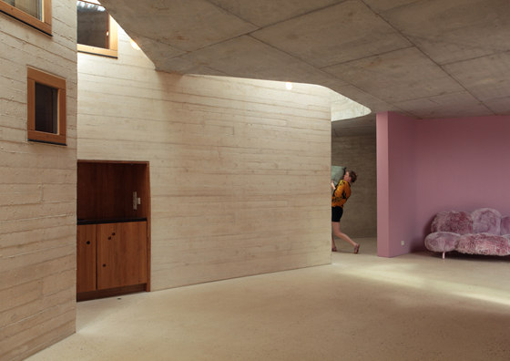 -Maison L
