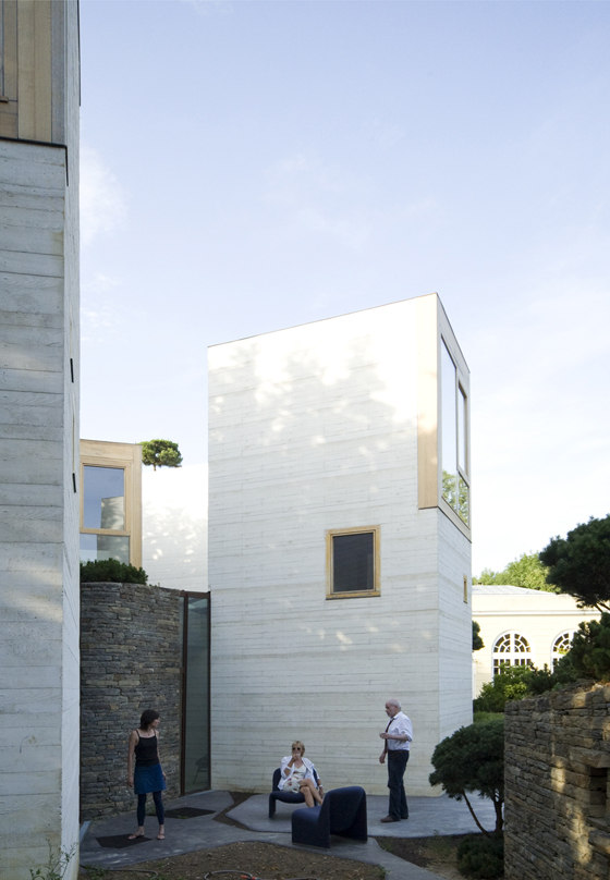 -Maison L