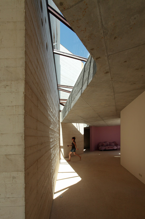 -Maison L