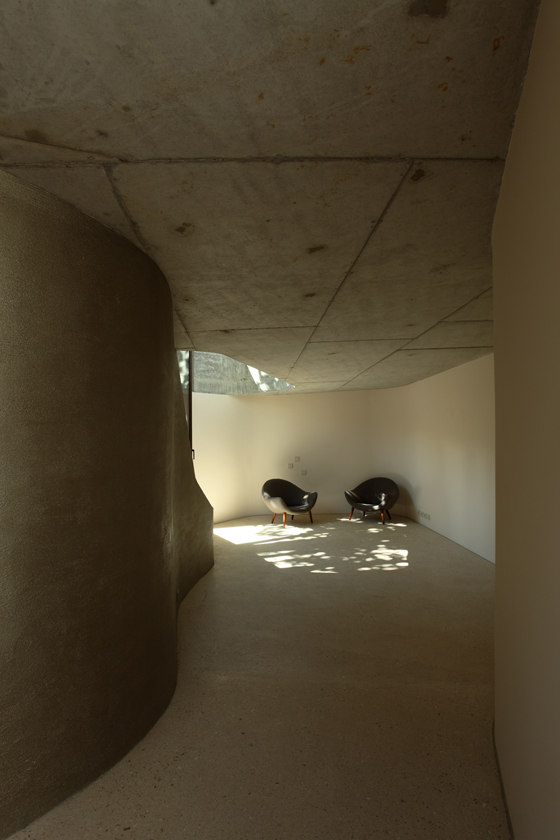 -Maison L