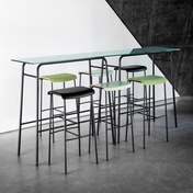 Magnus Olesen BARHOCKER UND -TISCHE