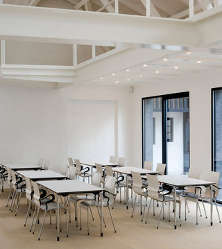 Plico Tisch HOWE