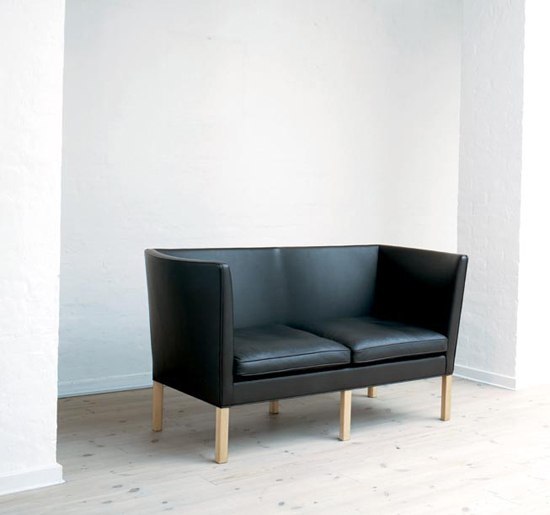 Model 2214/2215 Fredericia Furniture