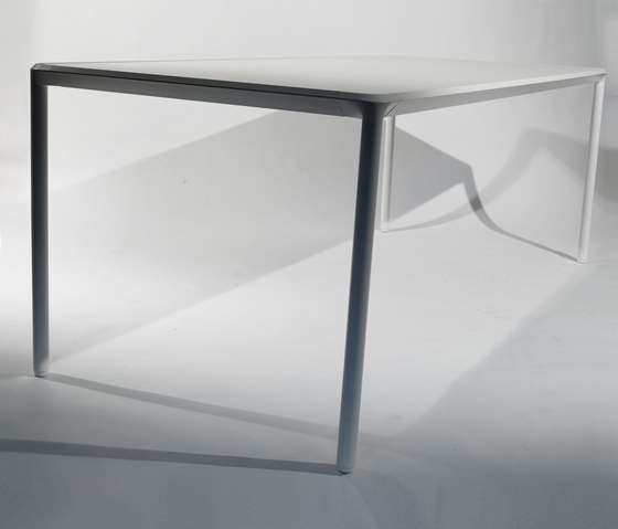 CC Table Itoki Design