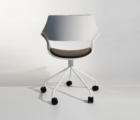 DP Chair Itoki Design