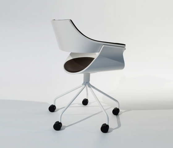 DP Chair Itoki Design