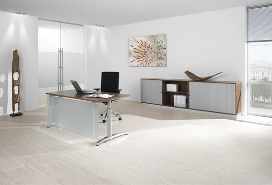 Canvaro desking programme Assmann Büromöbel