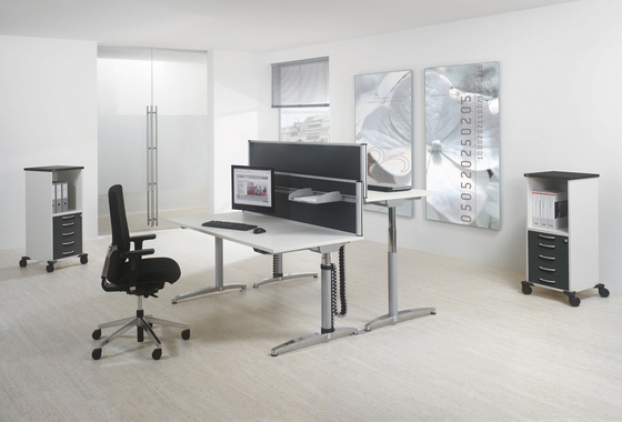 Canvaro desking programme Assmann Büromöbel