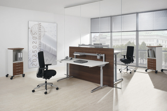 Canvaro desking programme Assmann Büromöbel