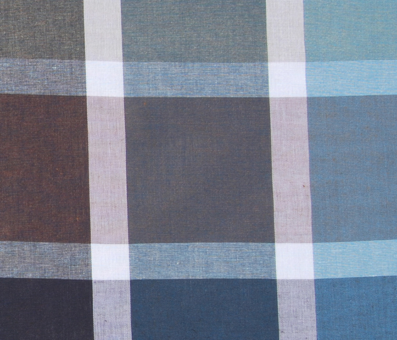 Engelberg table runner Caroline Flueler