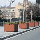 Santa & Cole Plaza Jardineras / Protectores de árboles