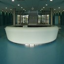 AMOS DESIGN Whiteoval central counter Entrance / Reception