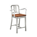 emeco Navy® Counter stool with arms and natural wood seat Gastronomie Sièges Sièges de collectivité