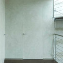 L'Invisibile L’Invisibile Schwenktür Aussensitze Innentüren Türen Wohnungseingangstüren