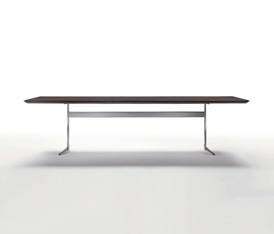 Fly dining table Flexform