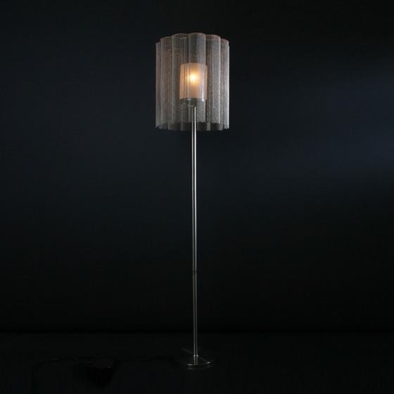 Circular Cropped Willowlamp