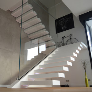 CANTILEVERED STAIRS