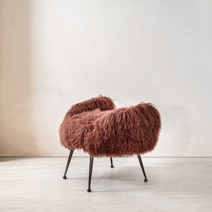 CHAISE LONGUE AND POUF