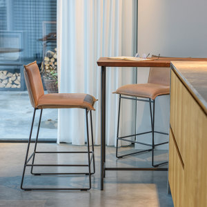 BARSTOOLS & BARBENCH