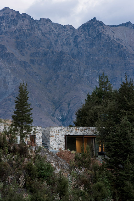 Mountain Retreat by Fearon Hay Architects | Detached houses