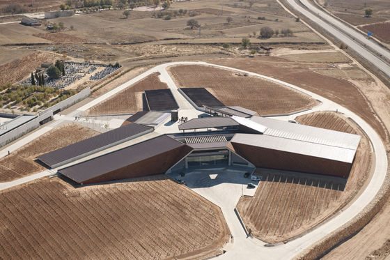 Foster + Partner's first winery | Construcciones Industriales | Foster + Partners