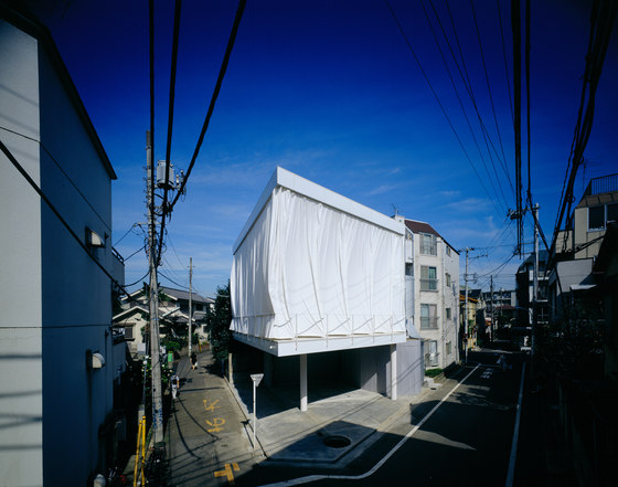 Curtain Wall House | Casas Unifamiliares | Shigeru Ban Architects