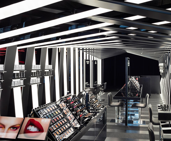 Il Makiage pavilion | Shop interiors | Zaha Hadid Architects