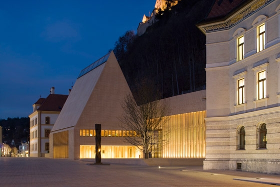 The New Parliament Building for the Principality of Liechtenstein | Edificios administrativos | Licht Kunst Licht
