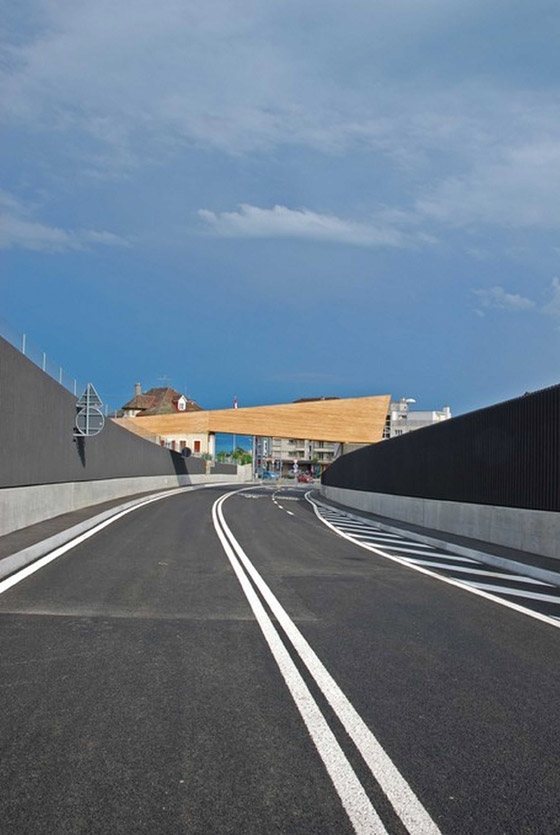 Passerelle Pietonne sur la route H10 by maison d'art'chitecture | Bridges