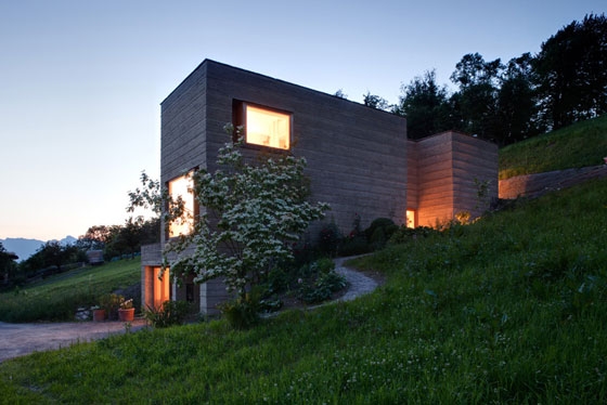 Rammed earth house, Rauch family home by Boltshauser Architekten | Detached houses