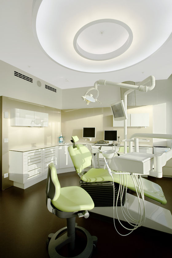 Zahnarztpraxis »smiledesigner-Lounge SailCity« by GfG / Gruppe für Gestaltung GmbH | Doctors' surgeries