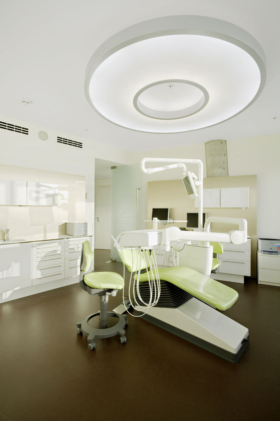 Zahnarztpraxis »smiledesigner-Lounge SailCity« by GfG / Gruppe für Gestaltung GmbH | Doctors' surgeries