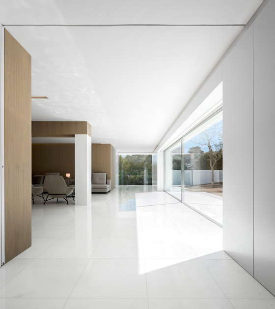 House between the pine forest | Detached houses | Fran Silvestre Arquitectos