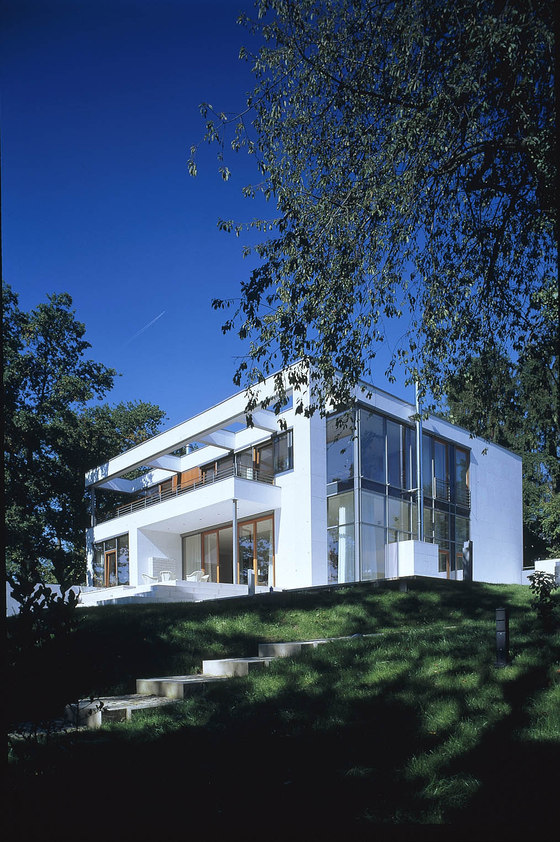 Weisser Kubus am Hang | Einfamilienhäuser | Dibelius Architekten