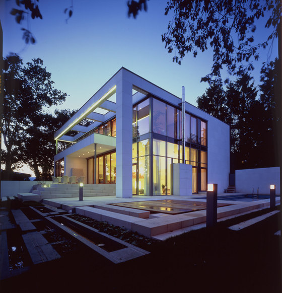White cube on a hillside | Casas Unifamiliares | Dibelius Architekten