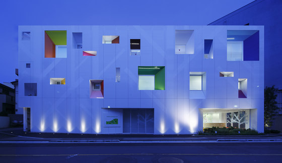Sugamo Shinkin Bank / Tokiwadai branch | Immeubles de bureaux | Emmanuelle Moureaux Architecture + Design
