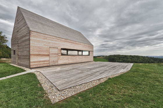 Summer House in Southern Burgenland by Judith Benzer Architektur | Detached houses
