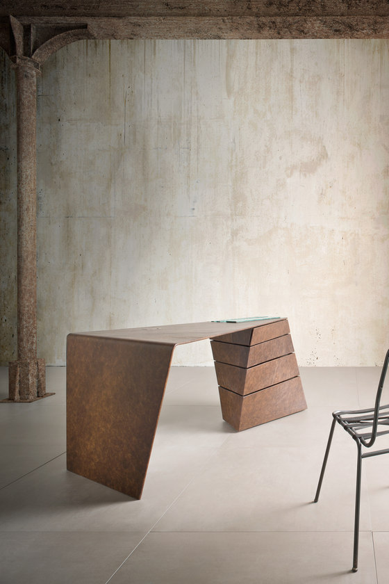 ''Torque'' Desk by Alessandro Isola Ltd. | Making-ofs