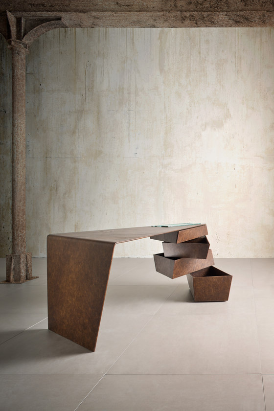 ''Torque'' Desk by Alessandro Isola Ltd. | Making-ofs