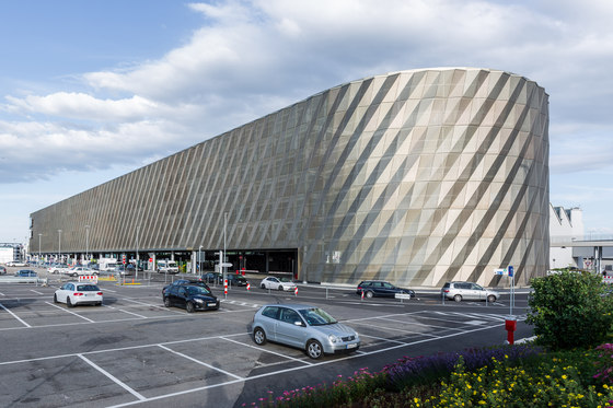 Stuttgart Airport Bus Terminal with Parking Garage | Infrastructure buildings | wulf architekten