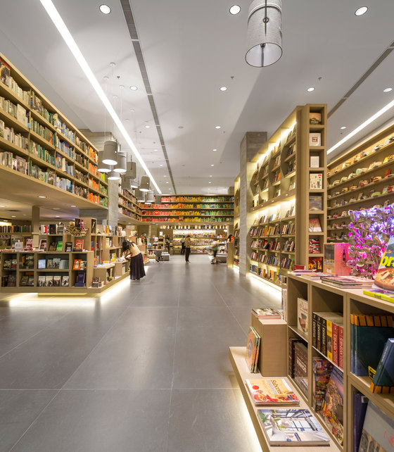 Saraiva Bookstore | Negozi - Interni | Studio Arthur Casas