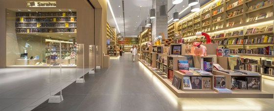 Saraiva Bookstore | Negozi - Interni | Studio Arthur Casas