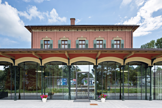 Bahnhof/Rathaus, Feldafing | Manufacturer references | Forster Profile Systems