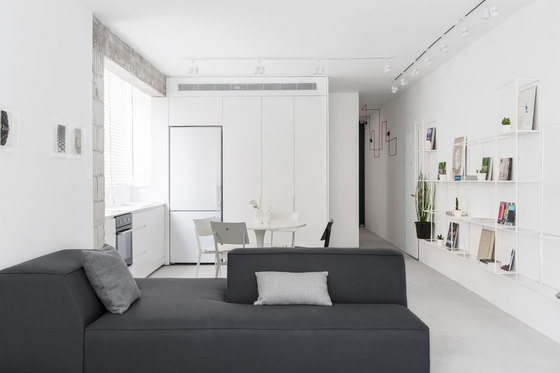 Apartment in TLV by Yael Perry, Amir Navon & Dafna Gravinsky | Living space