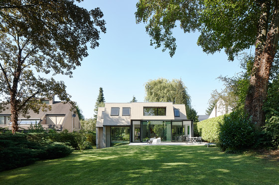 Rénovation et extension d'une villa quatre façades en Flandre de Martens-Brunet Architects | Maisons particulières