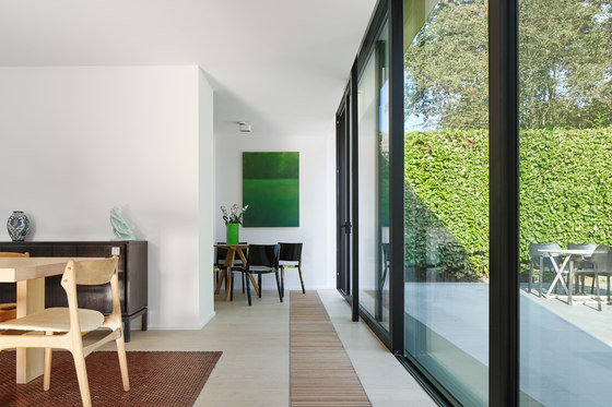 Rénovation et extension d'une villa quatre façades en Flandre de Martens-Brunet Architects | Maisons particulières