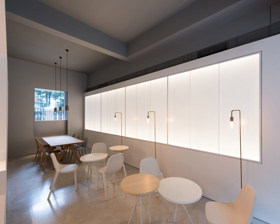 In and between boxes: Atelier Peter Fong | Café interiors | Lukstudio