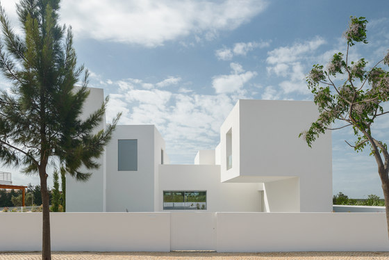 Between Two White Walls | Detached houses | Corpo Atelier
