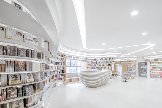 White Comedy of Xi’an Zhongshu Bookstore | Shop interiors | Wutopia Lab
